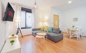Relaxing Apartment With Community Pool & Parking- Center